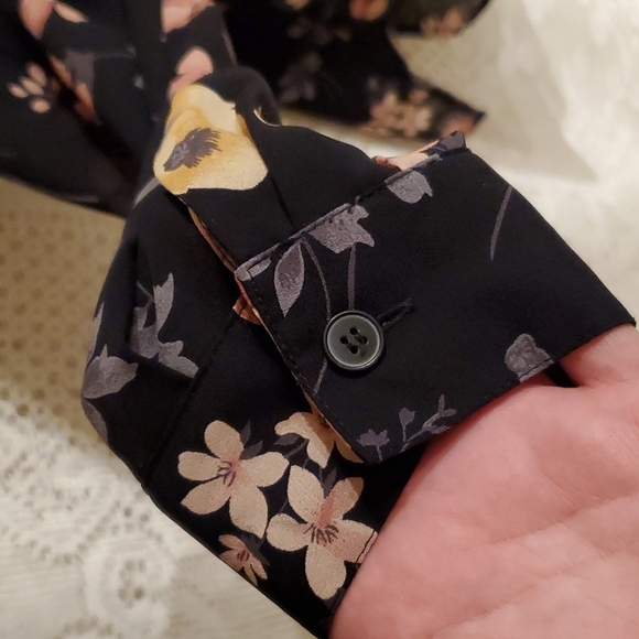 Chaus sz 14 black w/ flowers thin button down top - Picture 4 of 10